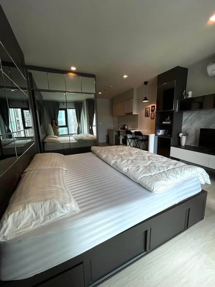 bedroom of Life One Wireless