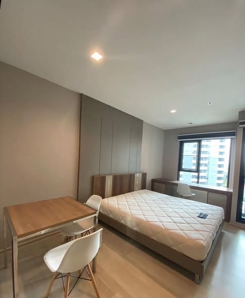bedroom of Life One Wireless