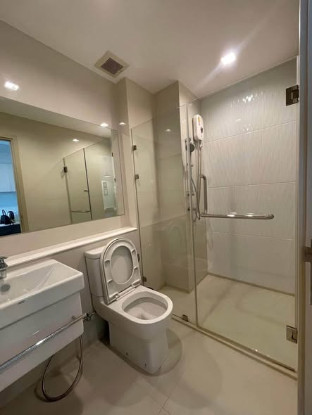 room interior and bathroom of Life One Wireless