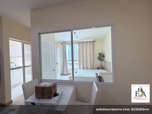 room interior of Life @ Phahon – Ari