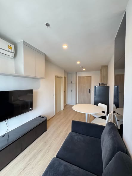 bedroom and living room of Life Rama 4 – Asoke