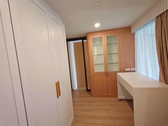 bedroom and room interior of Life Rama 4 – Asoke