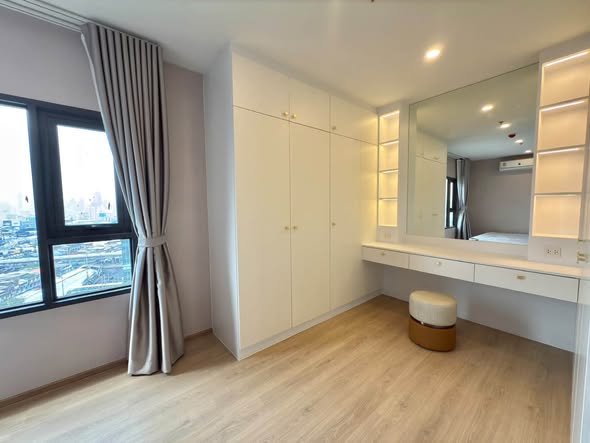 bedroom and room interior of Life Rama 4 – Asoke
