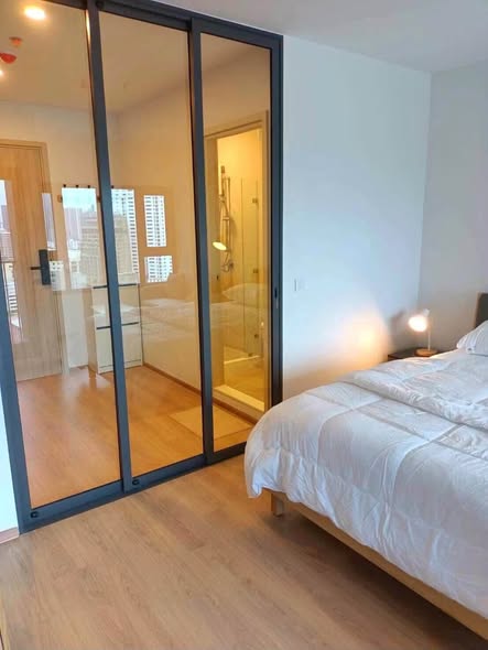 bedroom and room interior of Life Rama 4 – Asoke