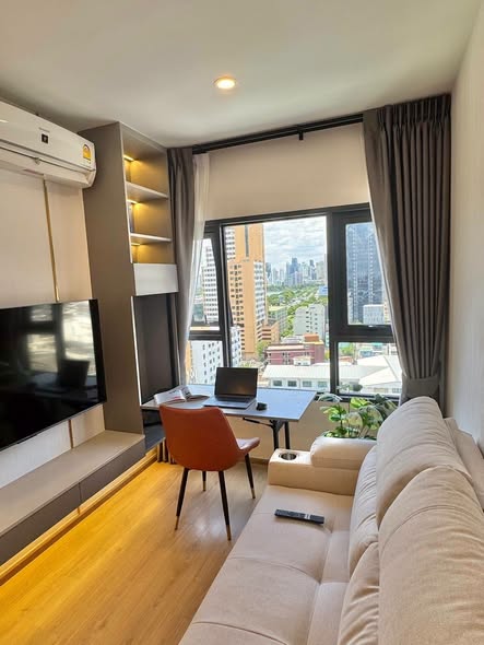 living room and bedroom of Life Rama 4 – Asoke