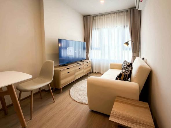 living room and bedroom of Life Rama 4 – Asoke