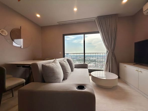 living room and bedroom of Life Rama 4 – Asoke