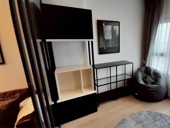 living room and bedroom of Life Rama 4 – Asoke