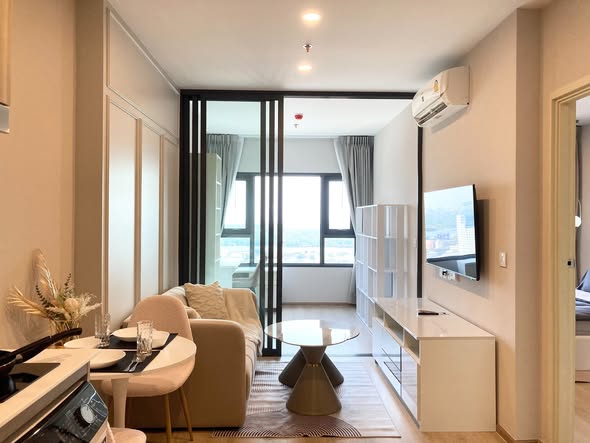 living room and room interior of Life Rama 4 – Asoke