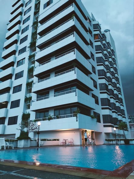 pool of Life Rama 4 – Asoke