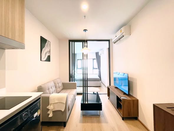 room interior of Life Rama 4 – Asoke
