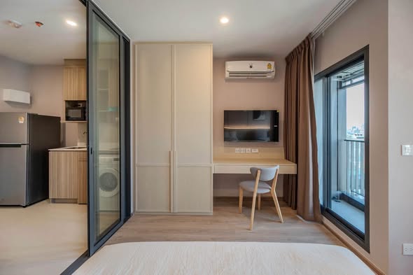 room interior of Life Rama 4 – Asoke