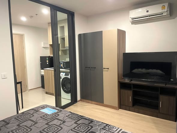 room interior of Life Rama 4 – Asoke