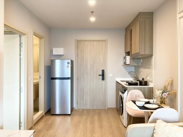 room interior of Life Rama 4 – Asoke