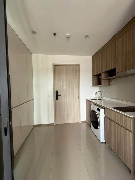 room interior of Life Rama 4 – Asoke