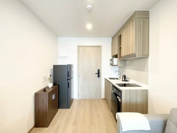 room interior of Life Rama 4 – Asoke