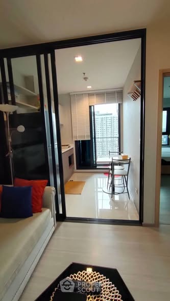 bedroom and room interior of Life Sathorn Sierra ไลฟ์ สาทร เซียร์รา