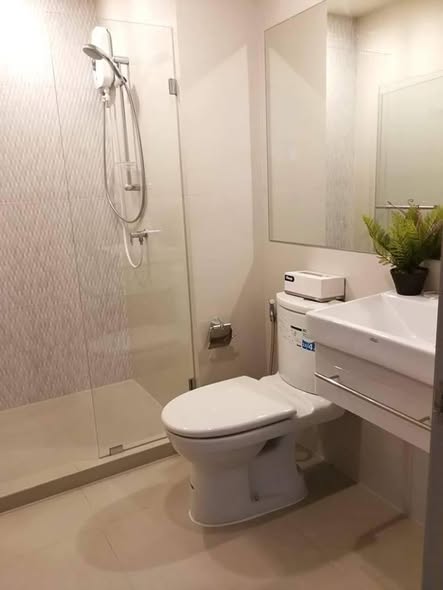 bathroom of Life Sukhumvit 48