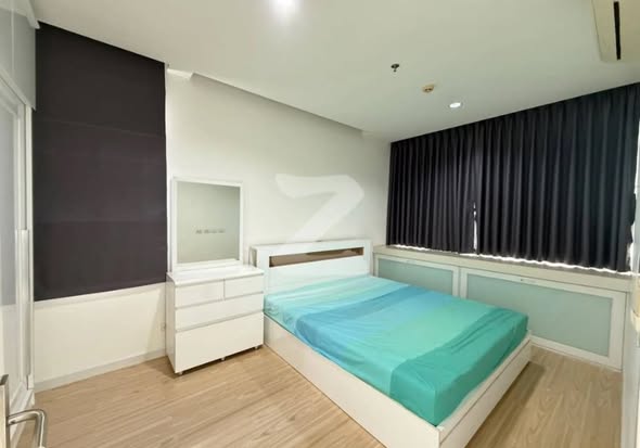 bedroom and room interior of Life Sukhumvit 48