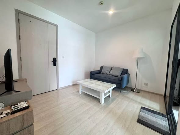 bedroom and room interior of Life Sukhumvit 48