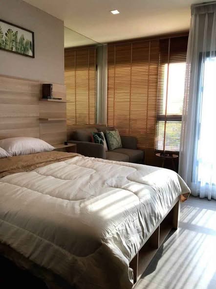 bedroom and room interior of Life Sukhumvit 62