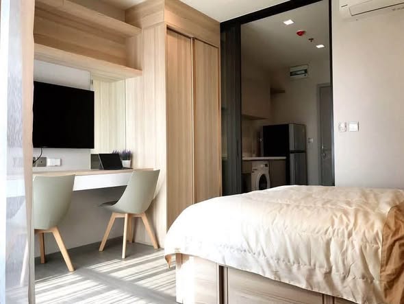 bedroom and room interior of Life Sukhumvit 62