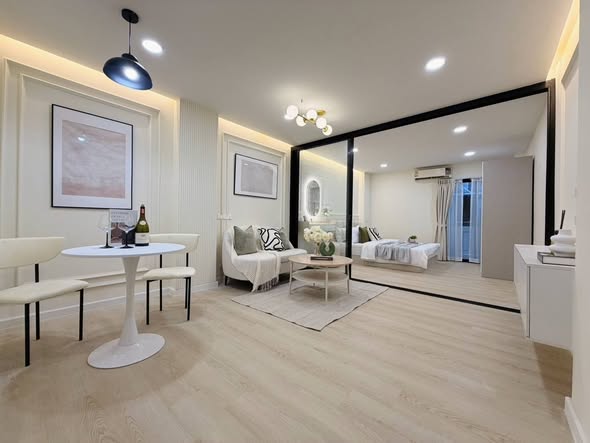 living room and bedroom of บ้านพระยาภิรมย์ อาคาร บี