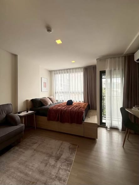 living room and bedroom of เดอะมูฟ ประดิพัทธ์