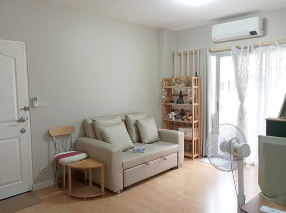 living room and bedroom of คอนโดบ้านสวนลาซาล