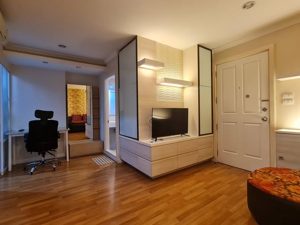 living room and bedroom of LPN Place Rama 9 Building C