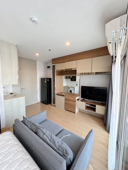 bedroom and living room of LPN Suite Dindaeng – Rachaprarop