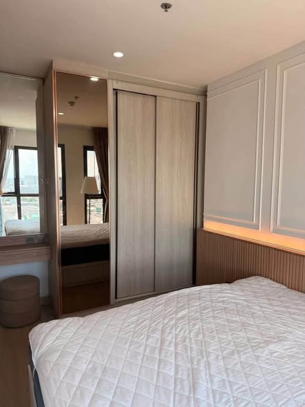 bedroom and room interior of LPN Suite Dindaeng – Rachaprarop