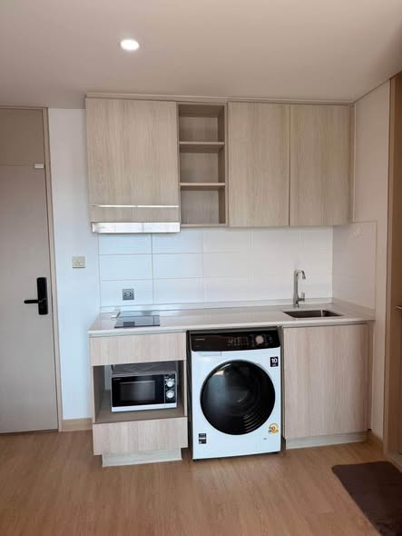 kitchen of LPN Suite Dindaeng – Rachaprarop