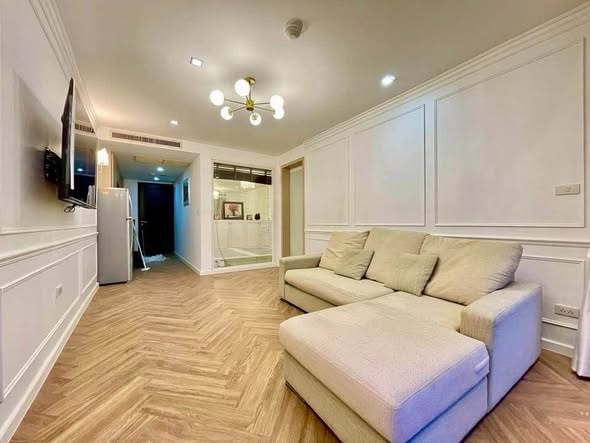 living room of Lumphini Park