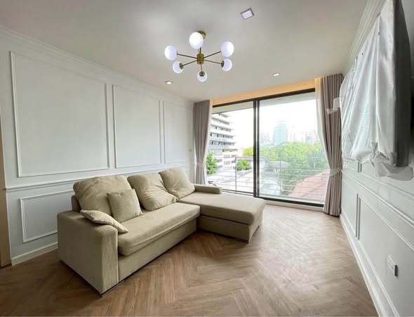 living room and bedroom of Lumphini Park