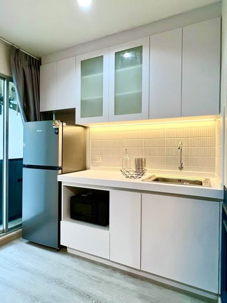 kitchen of Lumpini Condo Town Bodindecha-Ramkhamhaeng
