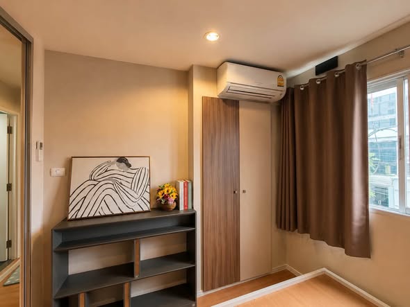 bedroom and room interior of Lumpini Condo Town Ram Inthra-Lat Pla Khao 2