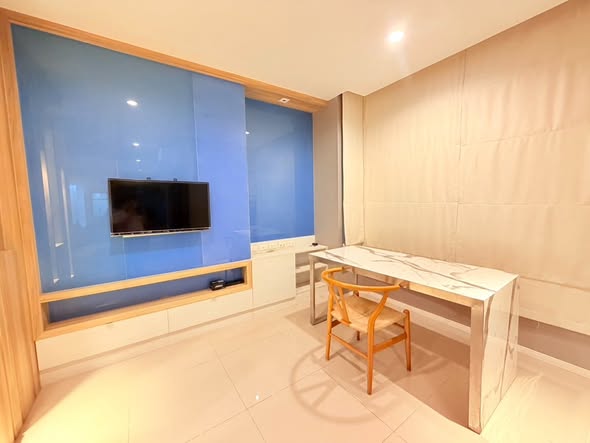 room interior and bathroom of Lumpini Park Beach Jomtien