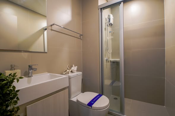 bathroom of Lumpini Park Phahon32