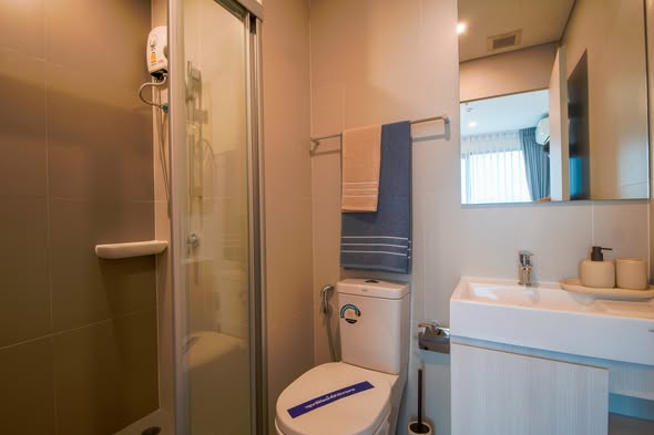 bathroom of Lumpini Park Phahon32