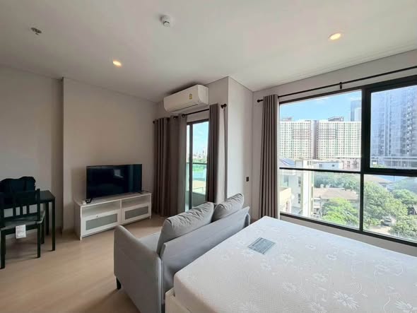 bedroom and living room of Lumpini Park Phahon32