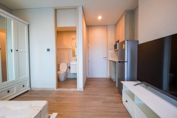 room interior and bathroom of Lumpini Park Phahon32