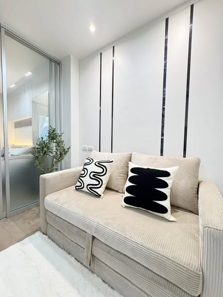 living room and bedroom of Lumpini Park Rama 9 – Ratchada