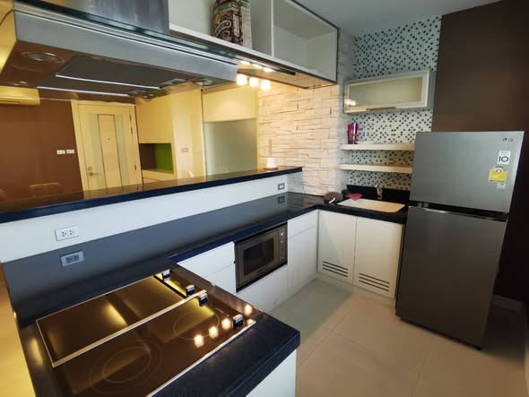 kitchen of Lumpini Place Pinklao