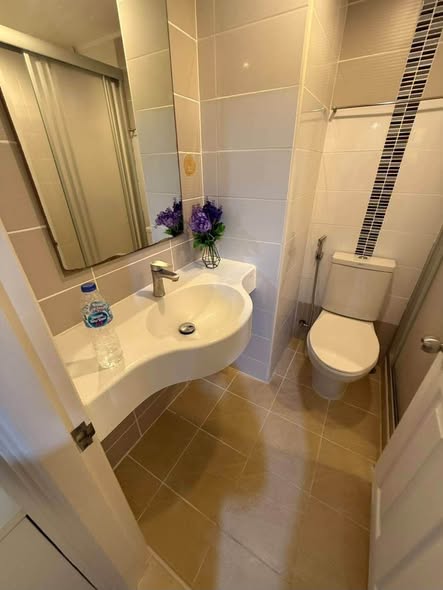 bathroom of Lumpini Place Rama 9 – Ratchada