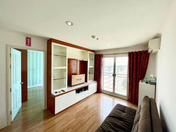 bedroom and room interior of Lumpini Place Ramintra-Laksi