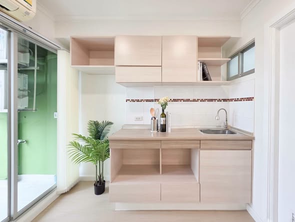 kitchen of Lumpini Place Ratchayotin