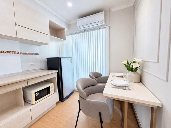 living room of Lumpini Place Ratchayotin