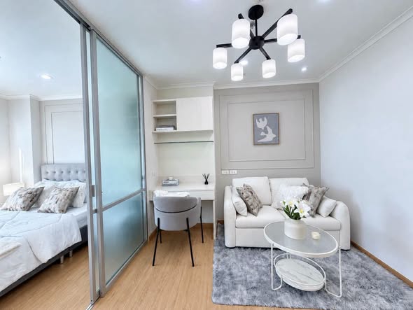 living room and bedroom and room interior of Lumpini Place Ratchayotin
