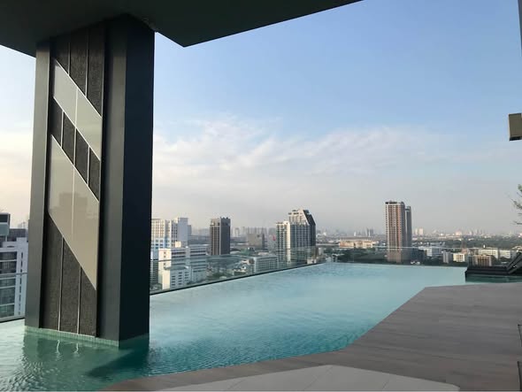 pool of Lumpini Selected Sutthisan – Saphan Khwai